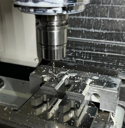 ボール盤のタップ加工サービス
